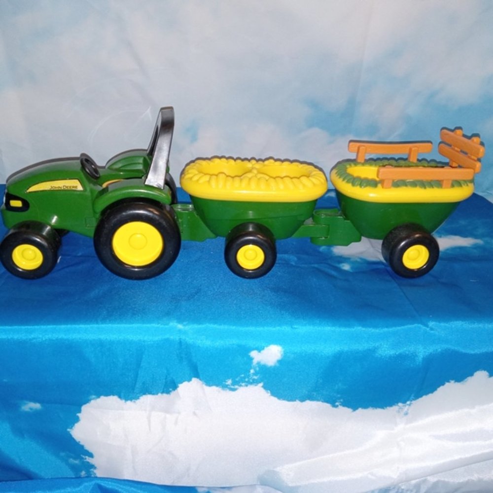 John Deere Farmer & Animal Sounds Hayride Musical Tractor -- WORKS!